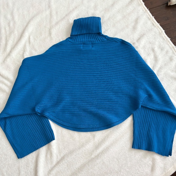 Pink Rose Blue Wide Sleeve Cropped Sweater - Picture 4 of 5